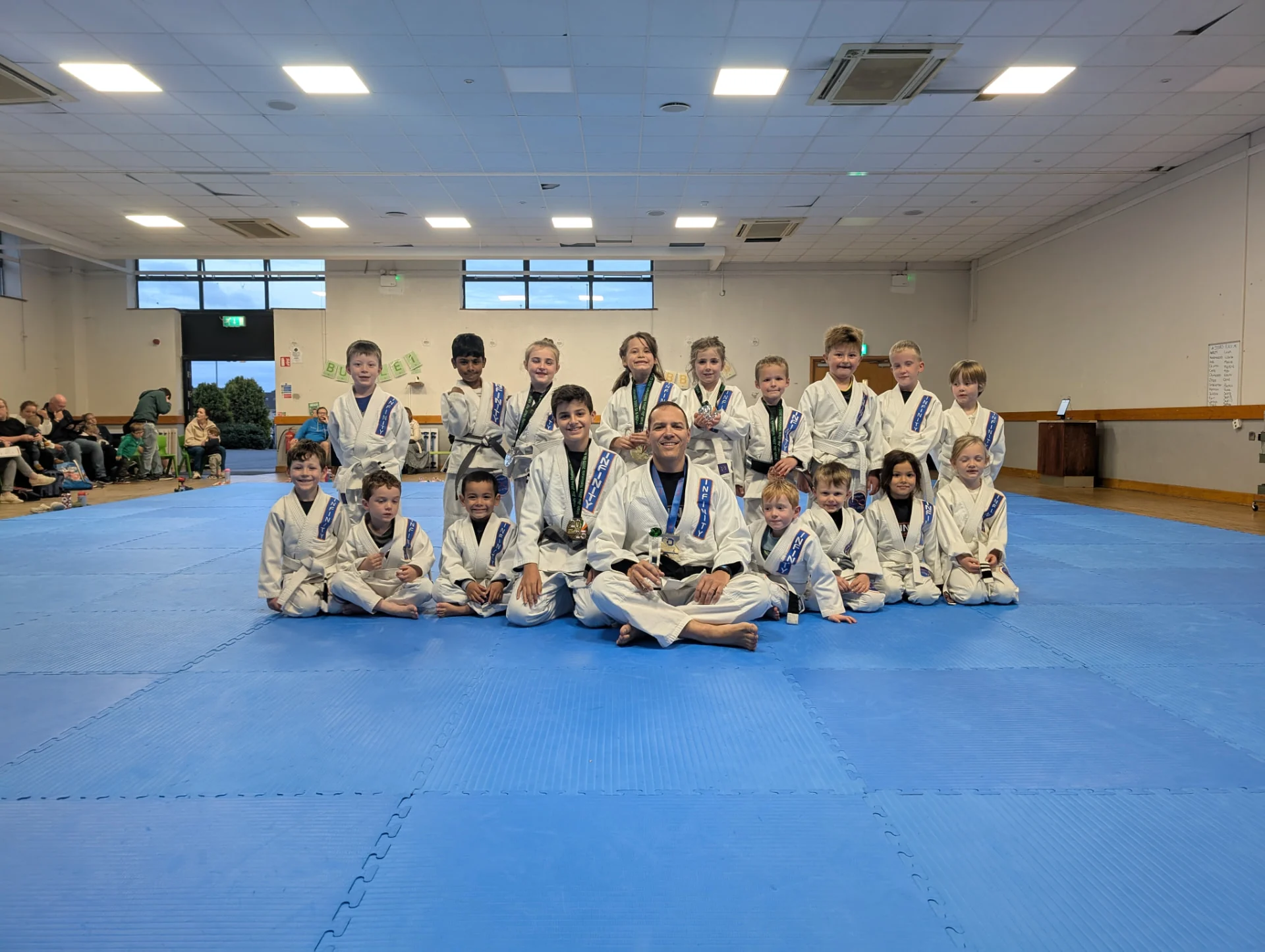 Professor Fabiano together with a group of Infinity students on the mats